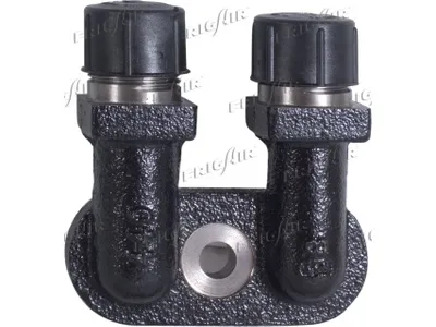 Adaptor, air conditioning compressor