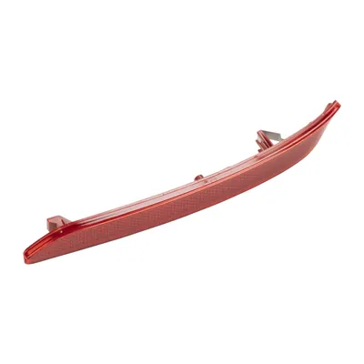 Reflector on the right rear bumper