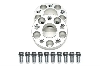 Wheel spacer set